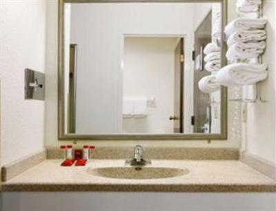 фото отеля Ramada Limited Hotel Waukesha