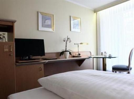 фото отеля Hotel Ambiente Munich