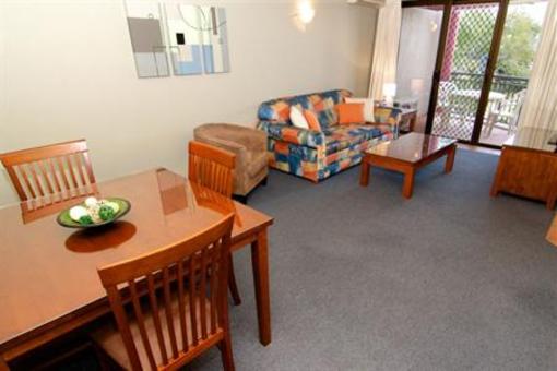 фото отеля Burleigh On The Beach Apartments Gold Coast