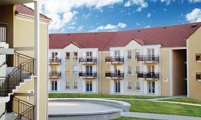 фото отеля Residhome Appart Hotel Roissy Village Roissy-en-France