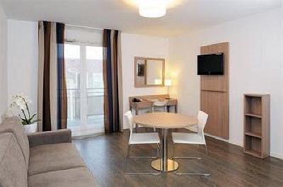 фото отеля Residhome Appart Hotel Roissy Village Roissy-en-France