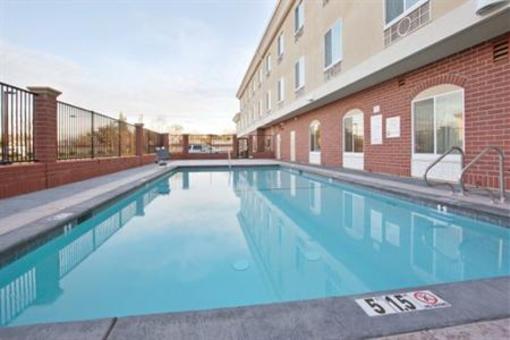 фото отеля Holiday Inn Express Hotel & Suites Sacramento NE Cal Expo