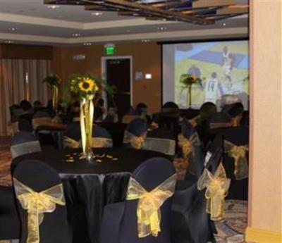 фото отеля Holiday Inn Express Hotel & Suites Sacramento NE Cal Expo