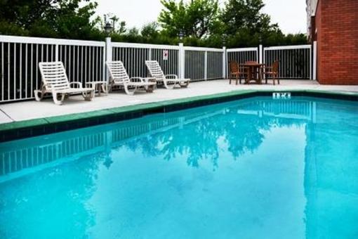 фото отеля Holiday Inn Express Hotel & Suites Huntersville-Birkdale