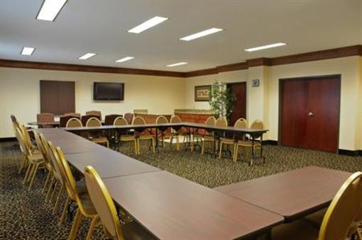 фото отеля BEST WESTERN South Plains Inn & Suites