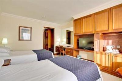 фото отеля Plough and Harrow Hotel