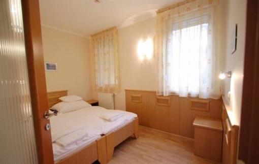 фото отеля Garda Apartman Hotel Heviz