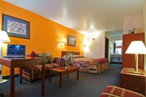 фото отеля Texas Inn and Suites Raymondville