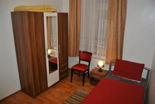 фото отеля Kolnotel Hostel Apart & Suite