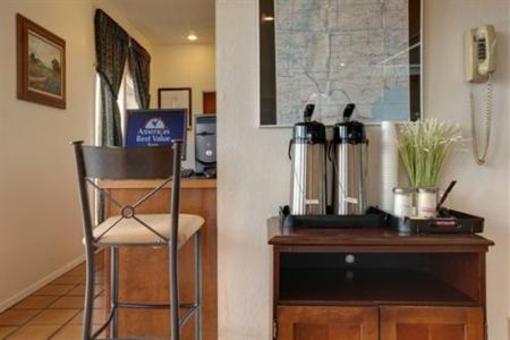 фото отеля Americas Best Value Inn Paris