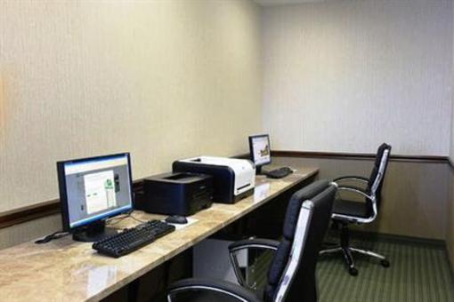 фото отеля Holiday Inn Express Philadelphia Airport