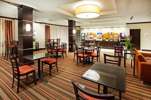 фото отеля Holiday Inn Express Hotel & Suites Matthews East