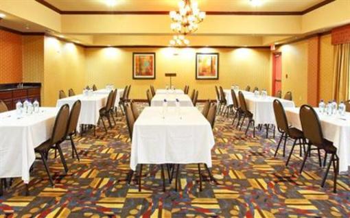 фото отеля Holiday Inn Express Hotel & Suites Van Buren-Ft Smith Area
