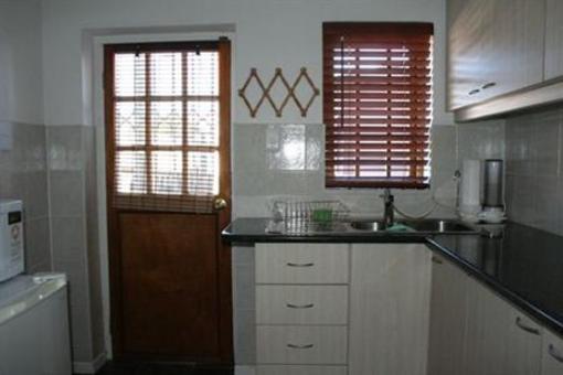 фото отеля Woodlands Guest House