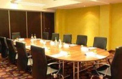 фото отеля Courtyard by Marriott London Gatwick Airport Hotel