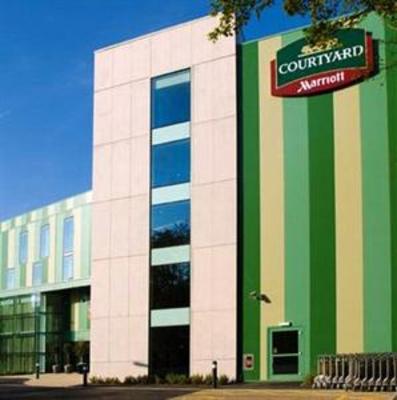 фото отеля Courtyard by Marriott London Gatwick Airport Hotel