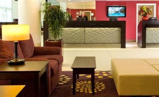 фото отеля Courtyard by Marriott London Gatwick Airport Hotel