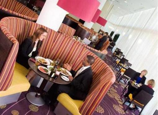 фото отеля Courtyard by Marriott London Gatwick Airport Hotel