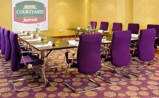 фото отеля Courtyard by Marriott London Gatwick Airport Hotel