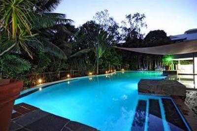 фото отеля Oasis Palm Cove Hotel