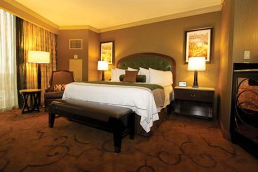 фото отеля L'Auberge du Lac Casino Resort