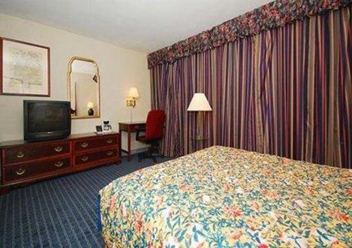 фото отеля Econo Lodge Conference Center - New Haven