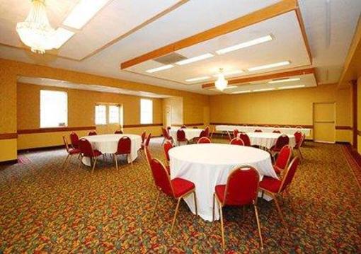 фото отеля Econo Lodge Conference Center - New Haven