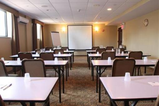 фото отеля Holiday Inn Express Hotel & Suites Staten Island