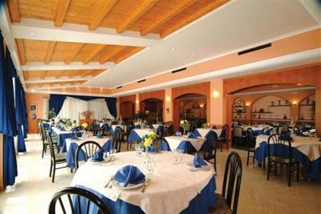 фото отеля Hotel Lo Scoiattolo Massino Visconti