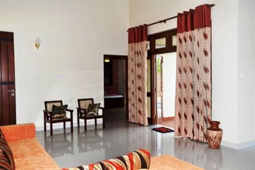 фото отеля The Airport Villa