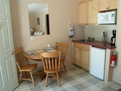 фото отеля Springbrook Resort Motel Campground & Cabins