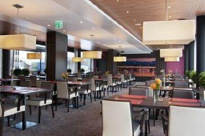 фото отеля Holiday Inn Express Zurich Airport