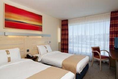 фото отеля Holiday Inn Express Zurich Airport