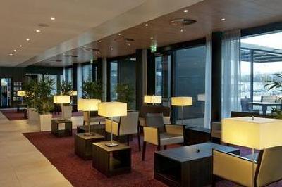 фото отеля Holiday Inn Express Zurich Airport