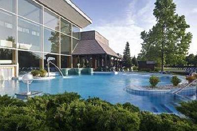 фото отеля Danubius Health Spa Resort Buk