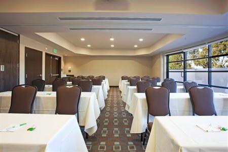 фото отеля Holiday Inn Irvine Spectrum