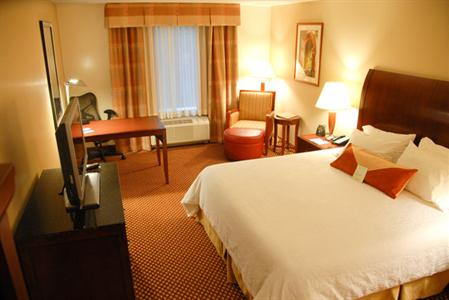 фото отеля Hilton Garden Inn Riverhead