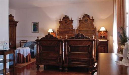 фото отеля Kendov Dvorec Hotel Idrija