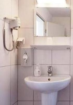 фото отеля Hotel Am Dusseldorfer Platz