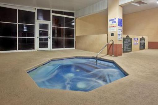 фото отеля Holiday Inn Express Hiawassee