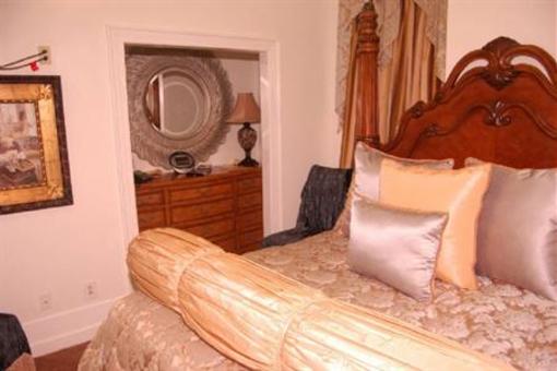 фото отеля The Roulhac Mansion Bed & Breakfast Memphis