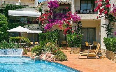 фото отеля Castell De l'Oliver Hotel Sant Vicenc de Montalt