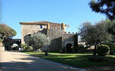 фото отеля Castell De l'Oliver Hotel Sant Vicenc de Montalt