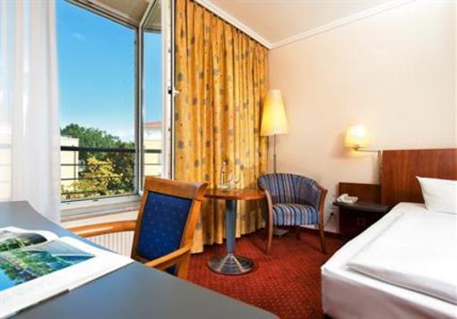 фото отеля Seminaris Seehotel Potsdam