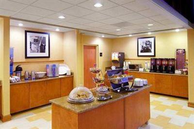 фото отеля Hampton Inn Petersburg Mall Colonial Heights