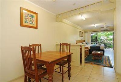 фото отеля Cairns Queenslander Apartments