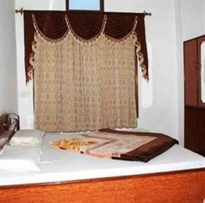 фото отеля Hotel A J Golden Crescent