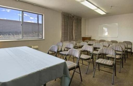 фото отеля Red Roof Inn - Midtown