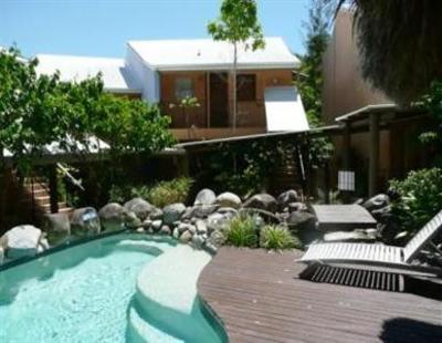 фото отеля L'Auberge Apartments Noosa
