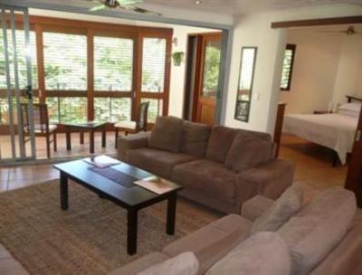 фото отеля L'Auberge Apartments Noosa